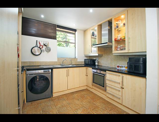 2 BEDROOM APARTMENT FOR SALE IN NORWOOD